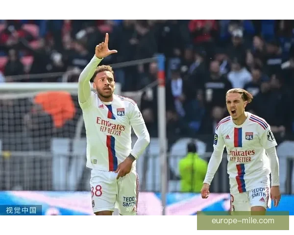 拉卡泽特仍是里昂进攻核心引领球队冲击胜利