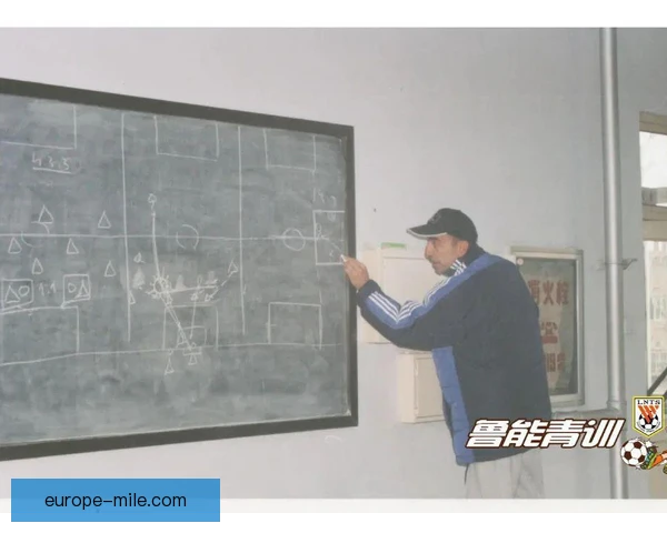 后防组合青训教练配置，年轻中卫获得专项指导